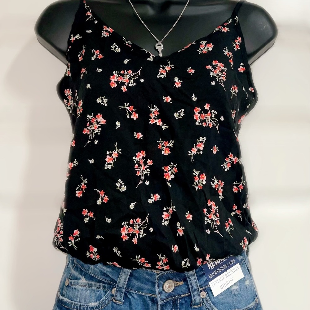 Women’s sleeveless summer top. Black with red flowers. Size S